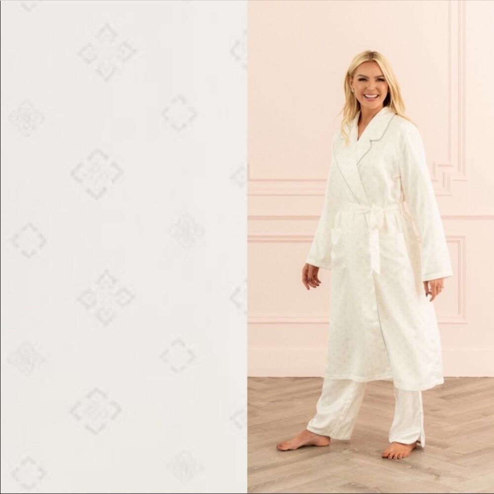 Rachel Parcell Satin Robe Ivory Cloud Small NWT